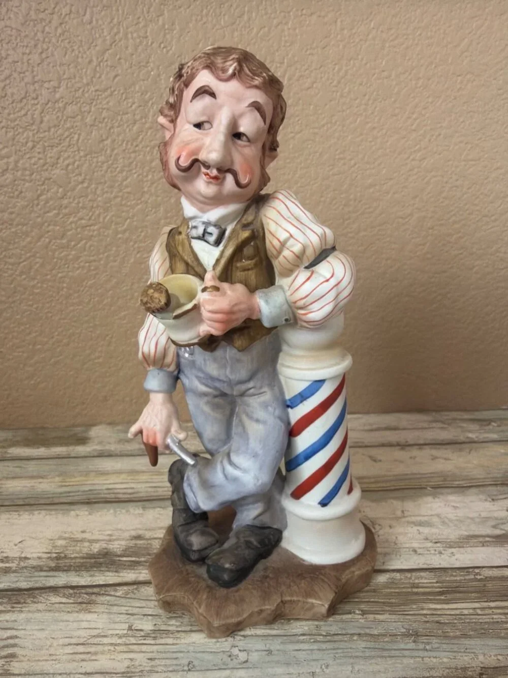 1988 Lefton Colonial Village Barbershop 06501 Lighted Bldg w/Cord + 2 Figurines